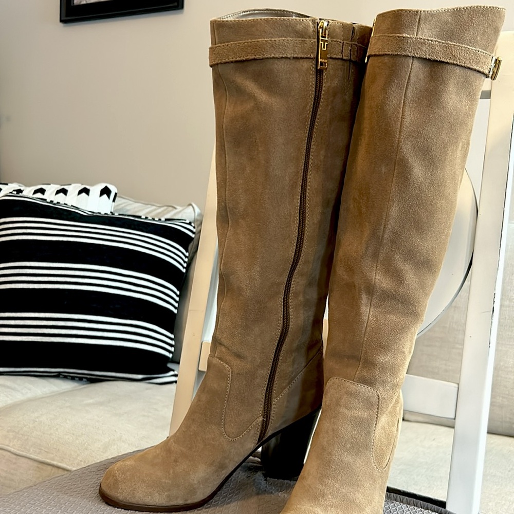 Boots - Picture 2 of 13
